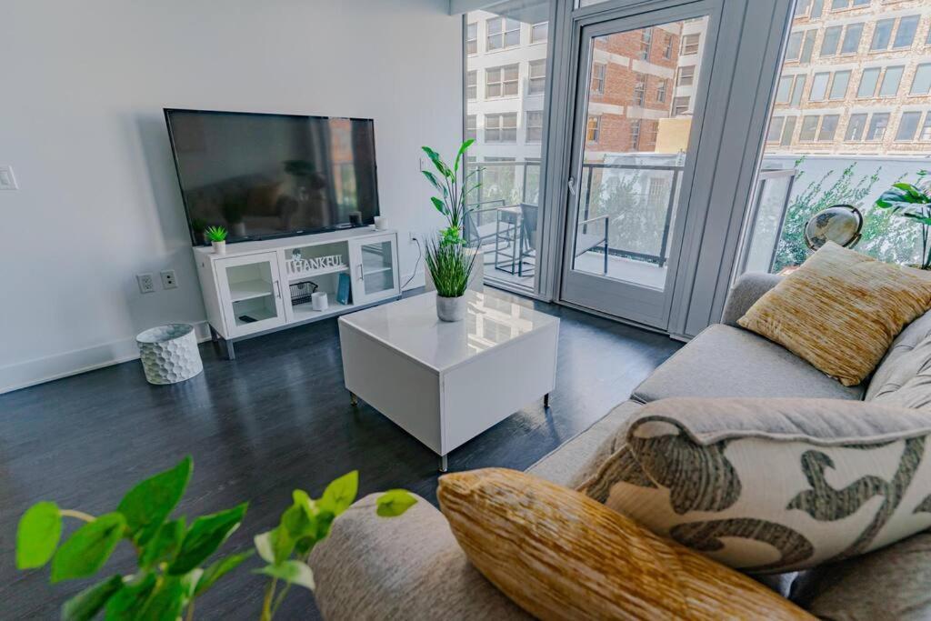 ロサンゼルスDowntown Paradise Escape With 2 Pools / Hot Tubsアパートメント エクステリア 写真